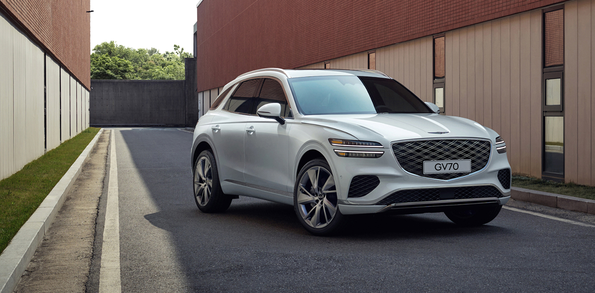 Genesis GV0 in an alley