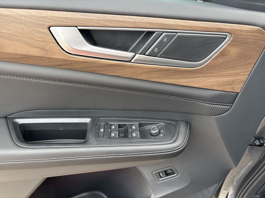 2025 Volkswagen Atlas 2.0T SE w/ Technology