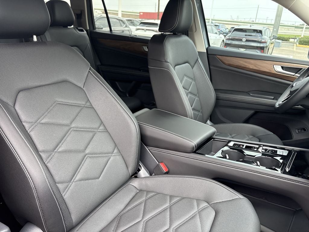 2025 Volkswagen Atlas 2.0T SE w/ Technology