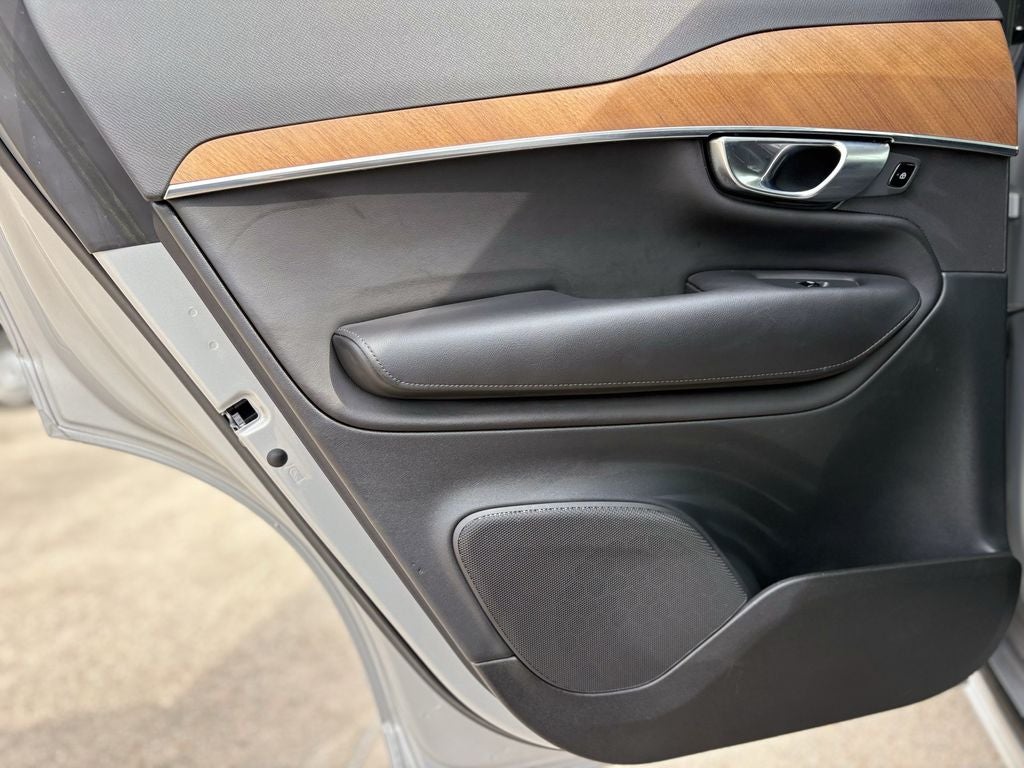 2023 Volvo XC90 B5 Plus