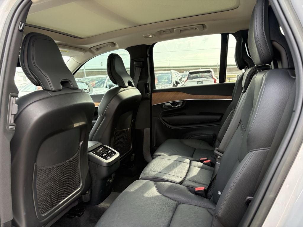 2023 Volvo XC90 B5 Plus