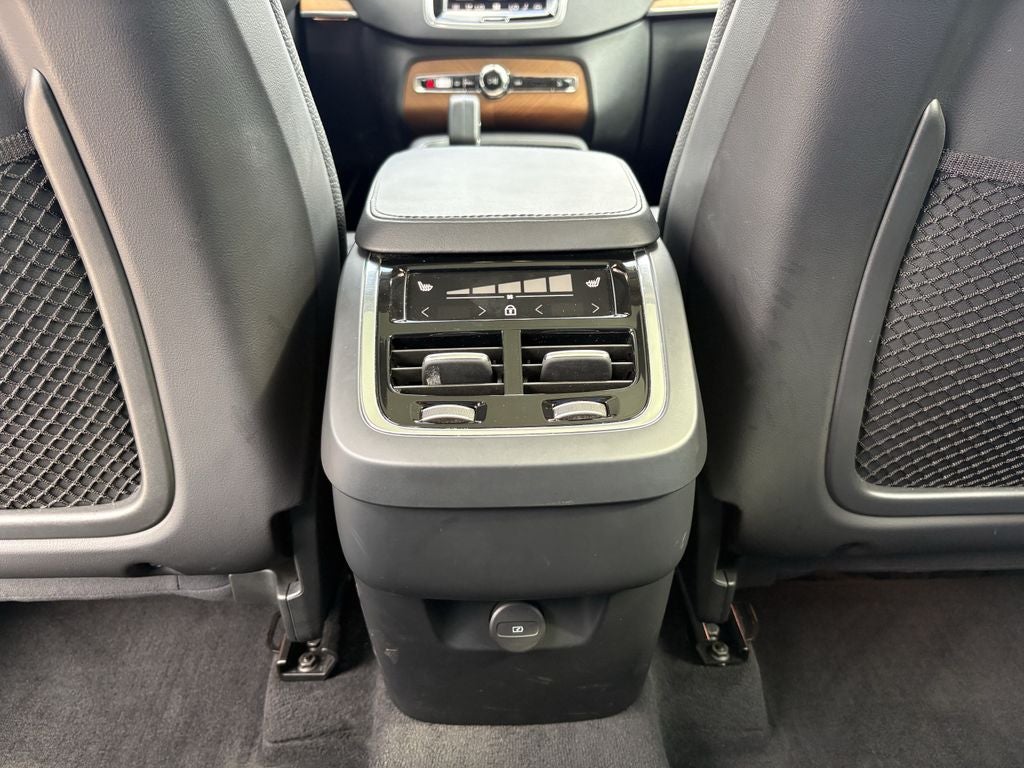 2023 Volvo XC90 B5 Plus