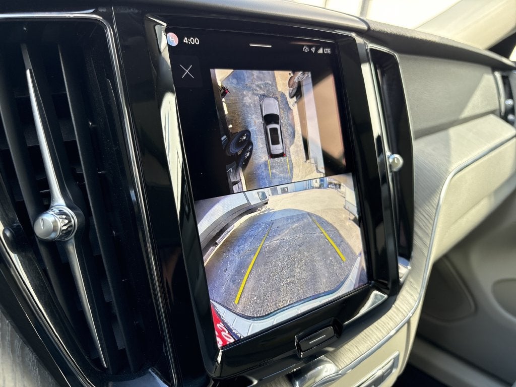 2024 Volvo XC60 B5 Plus Dark Theme