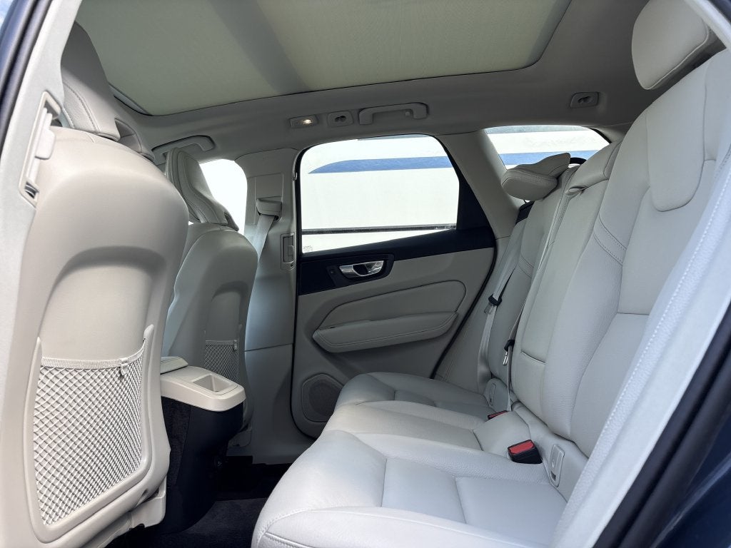 2024 Volvo XC60 B5 Plus Dark Theme