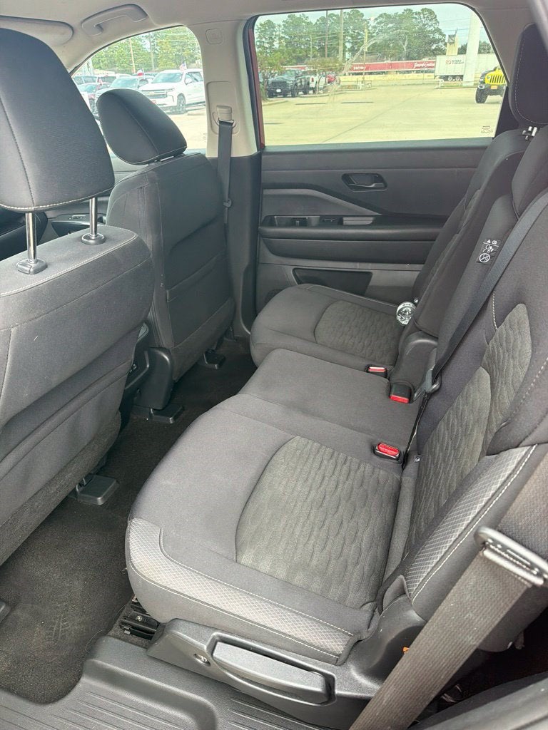 2023 Nissan Pathfinder SV