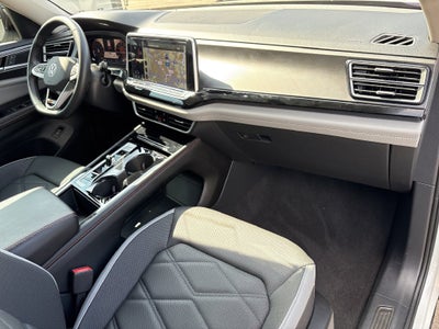 2024 Volkswagen Atlas 2.0T Peak Edition SEL
