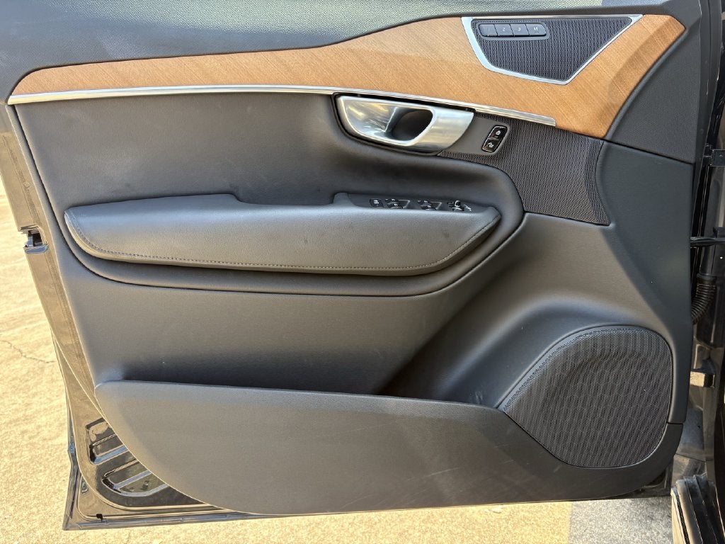 2024 Volvo XC90 B5 Plus
