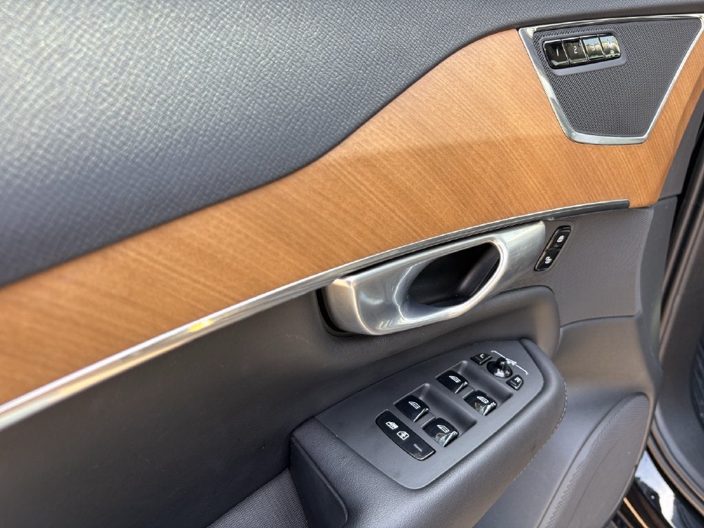 2024 Volvo XC90 B5 Plus