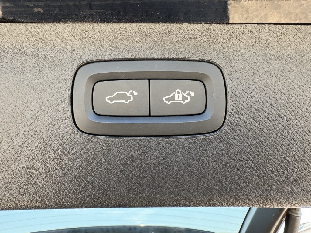2024 Volvo XC90 B5 Plus