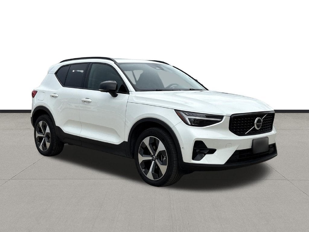 2026 Volvo XC40 B5 Plus