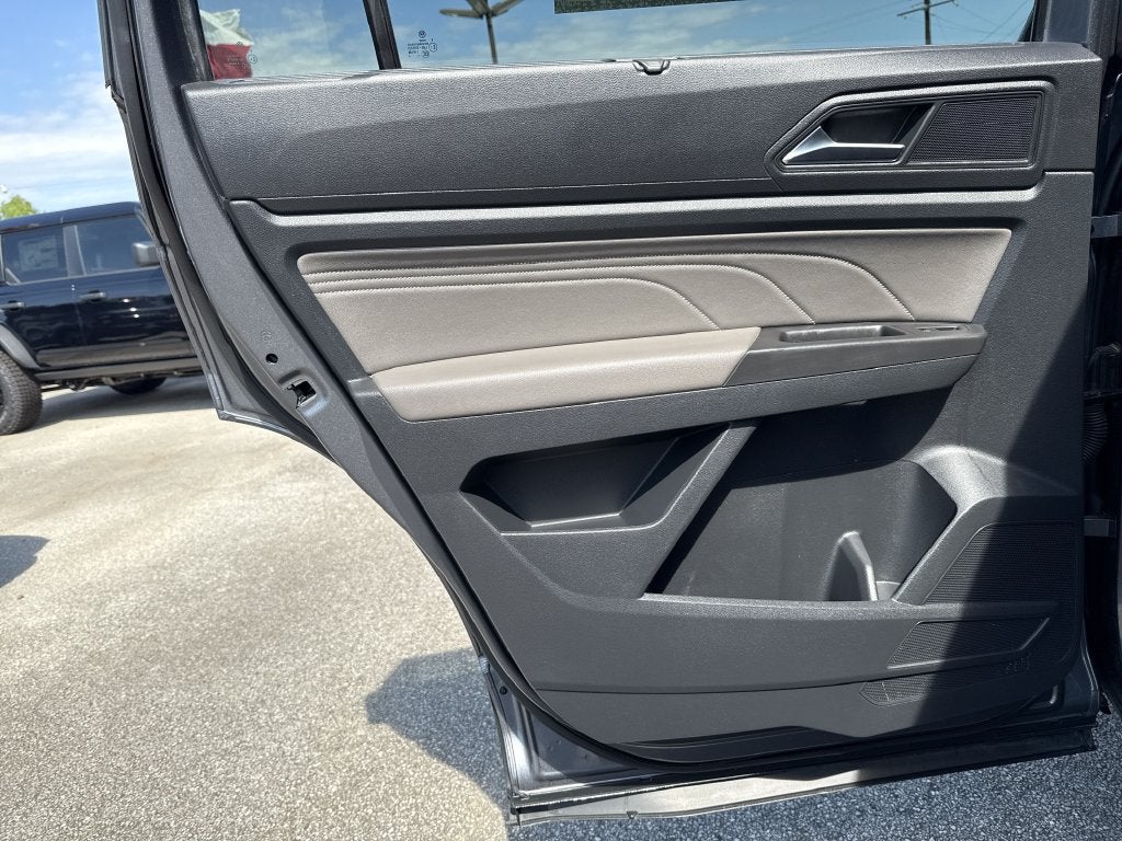 2022 Volkswagen Atlas 2.0T SE w/Technology