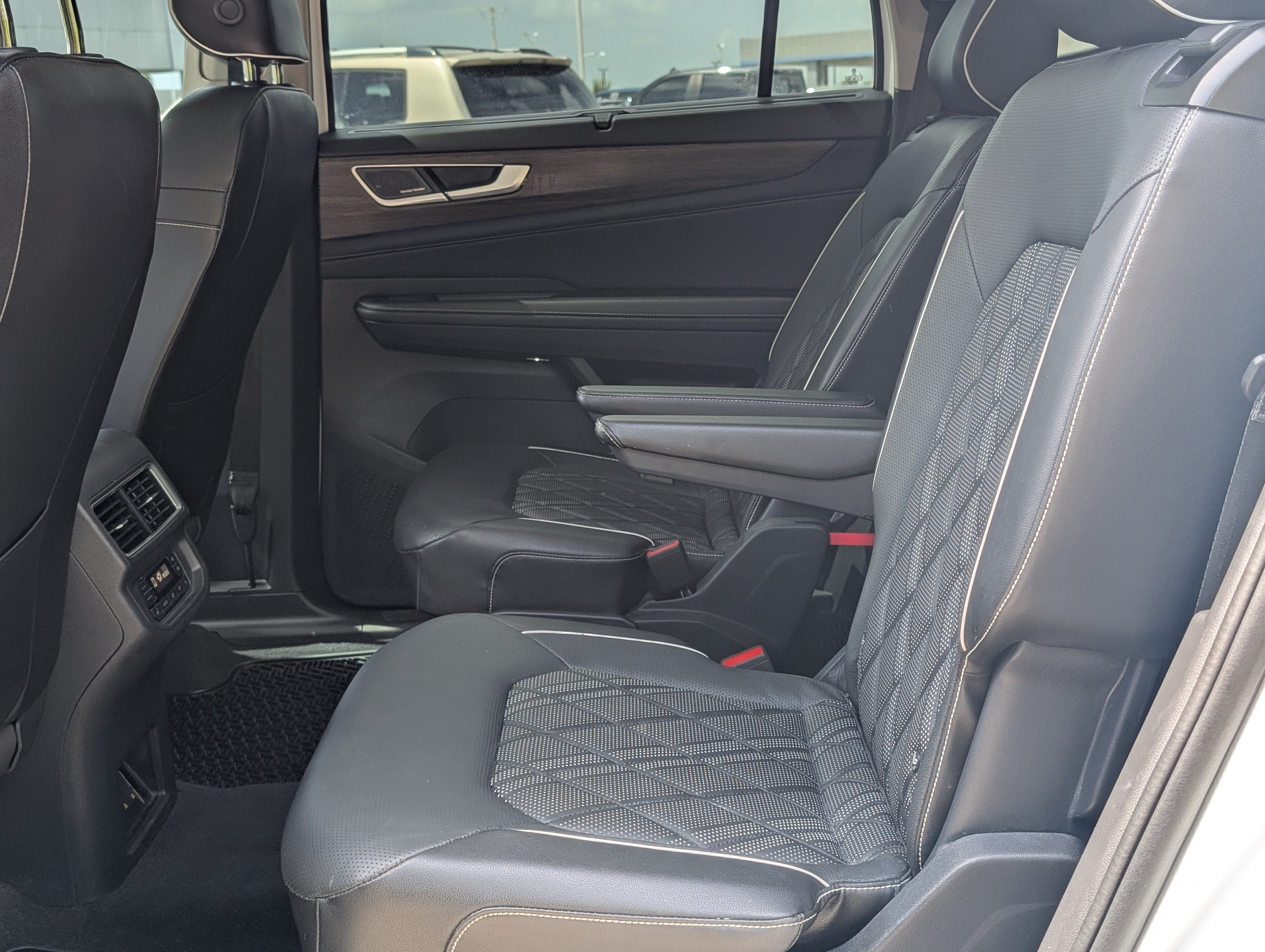 2024 Volkswagen Atlas 2.0T SEL Premium R-Line