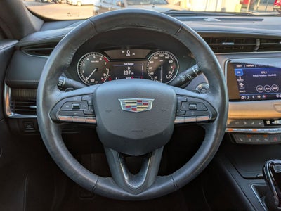 2022 Cadillac XT4 Premium Luxury