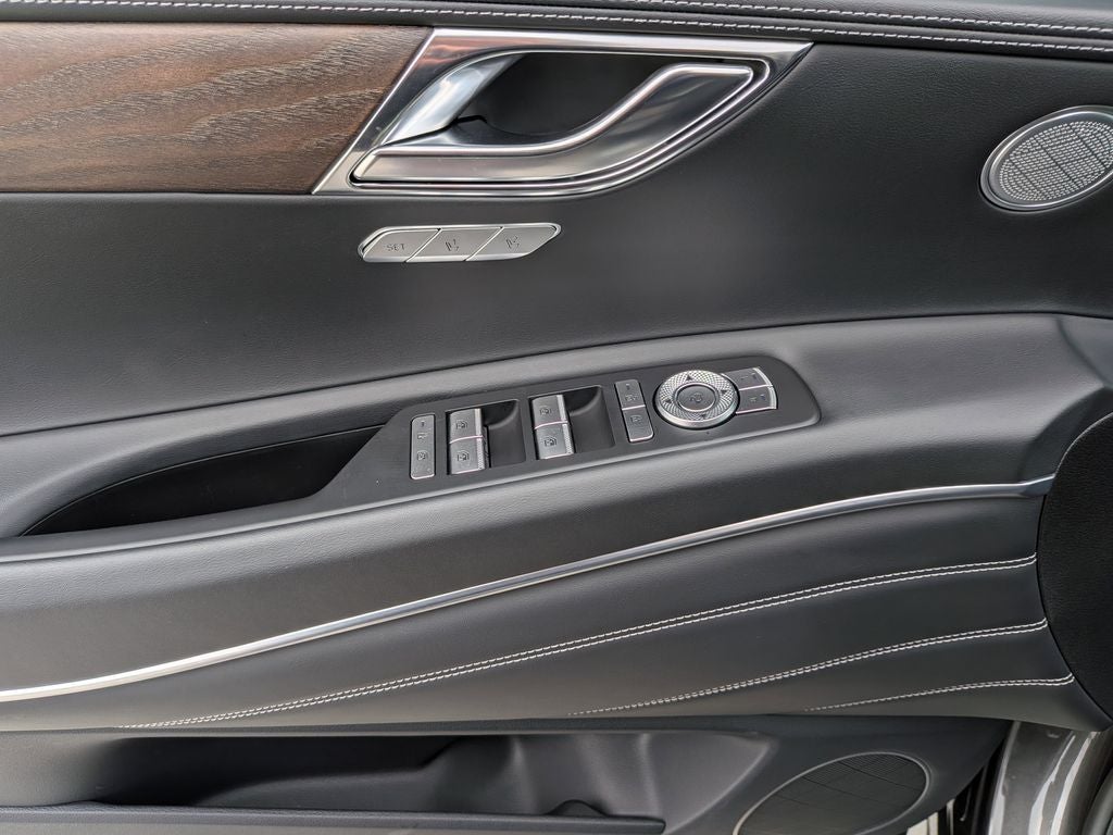 2025 Genesis GV80 2.5T