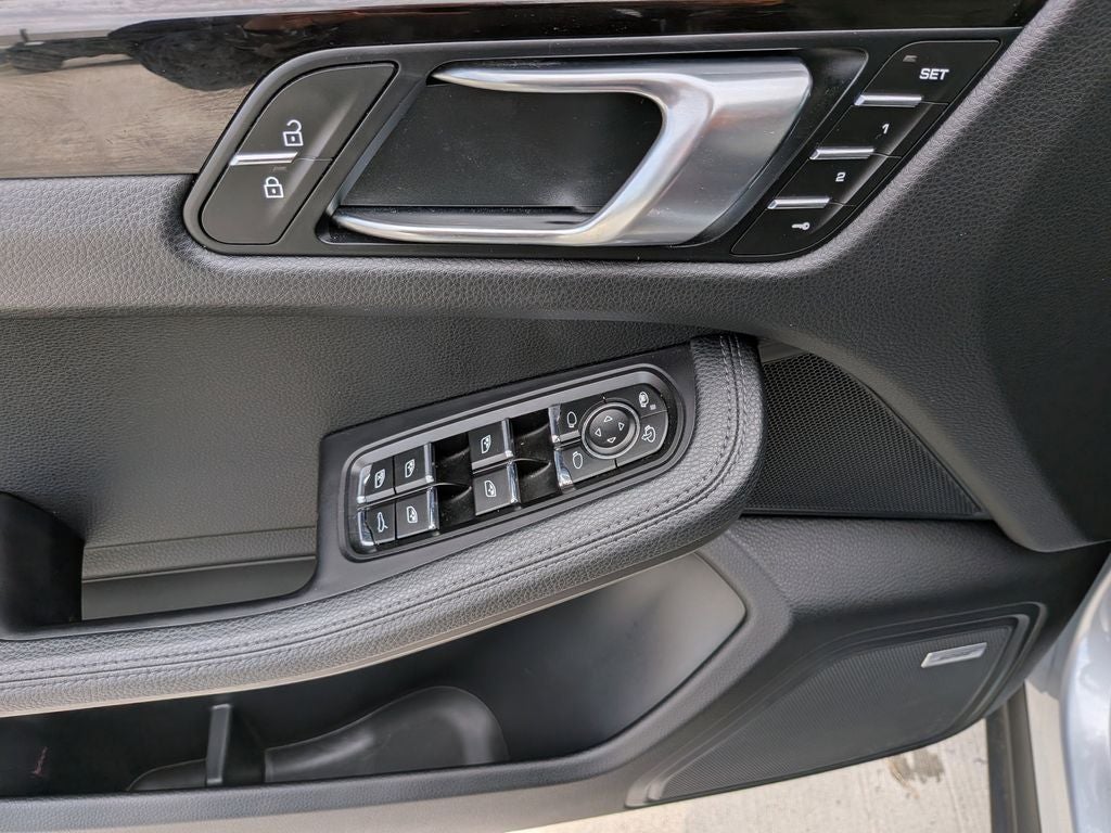 2021 Porsche Macan Base