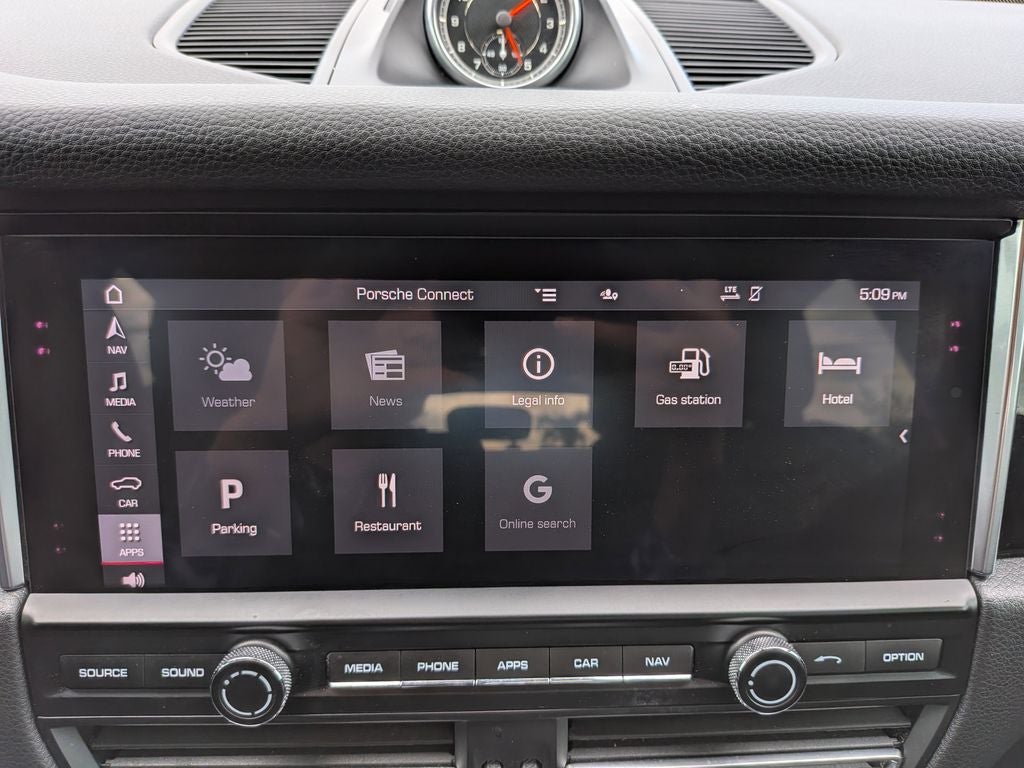 2021 Porsche Macan Base