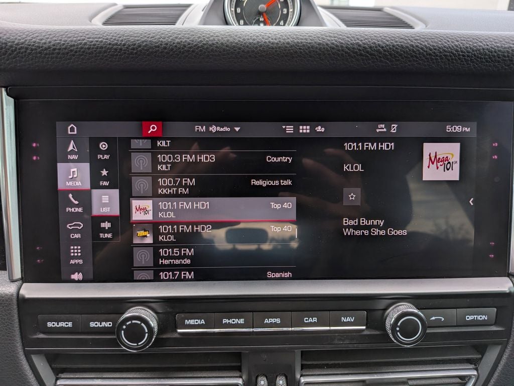 2021 Porsche Macan Base