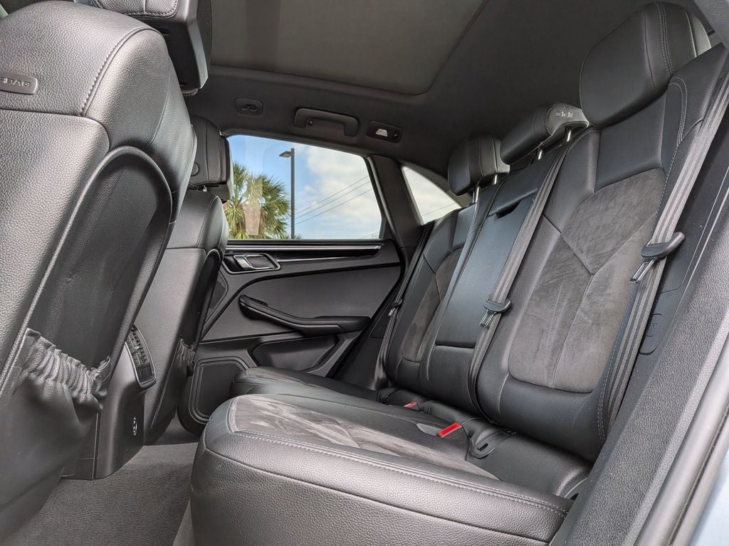 2021 Porsche Macan Base