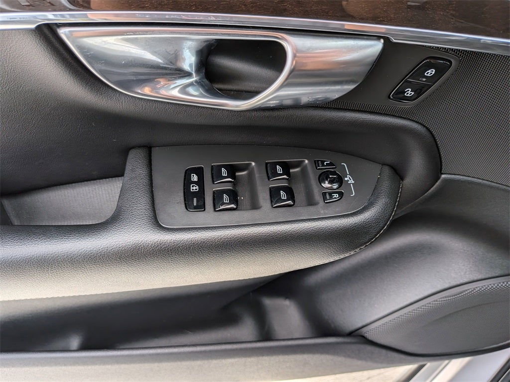 2019 Volvo XC90 T5 Momentum