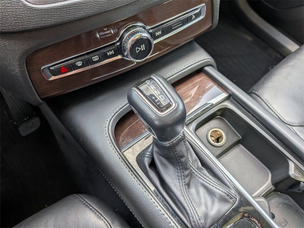 2019 Volvo XC90 T5 Momentum