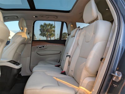 2022 Volvo XC90 T6 Momentum
