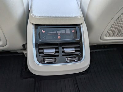 2022 Volvo XC90 T6 Momentum