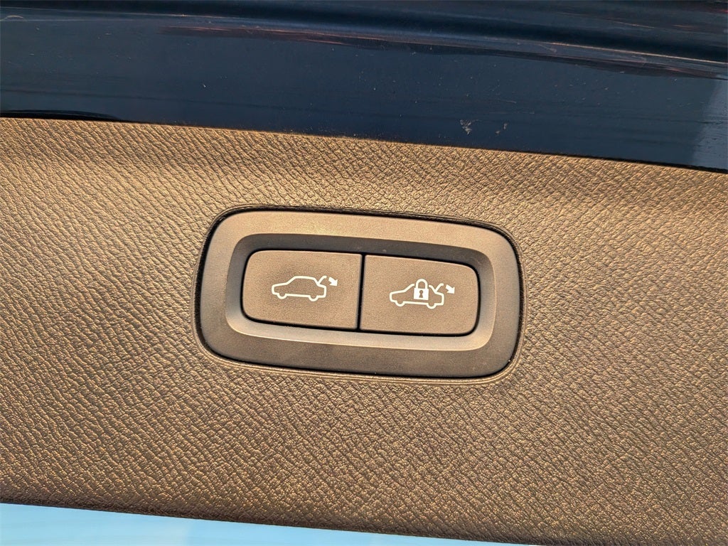 2022 Volvo XC90 T6 Momentum