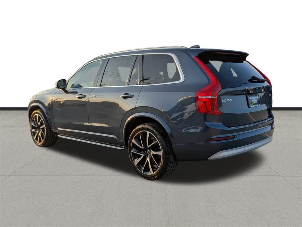 2022 Volvo XC90 T6 Momentum