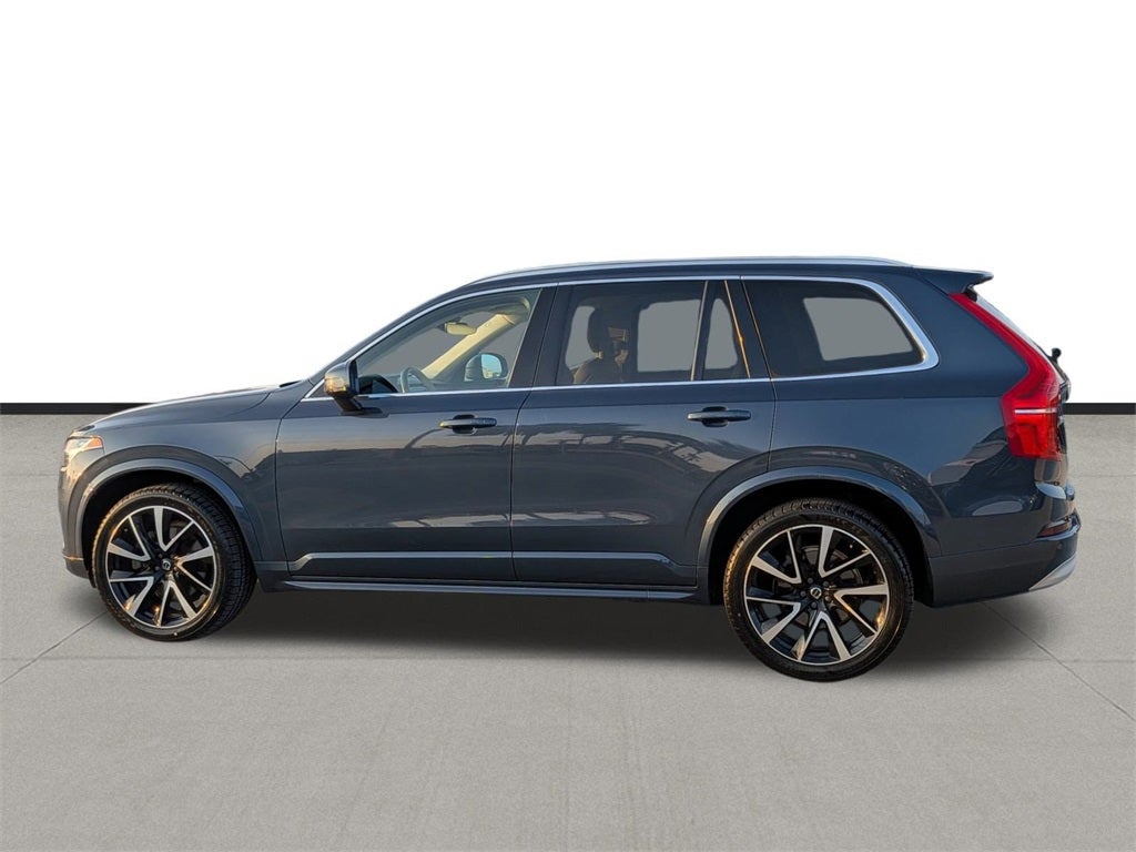 2022 Volvo XC90 T6 Momentum