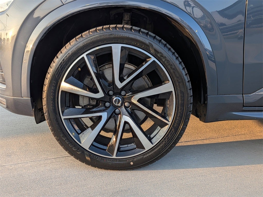 2022 Volvo XC90 T6 Momentum